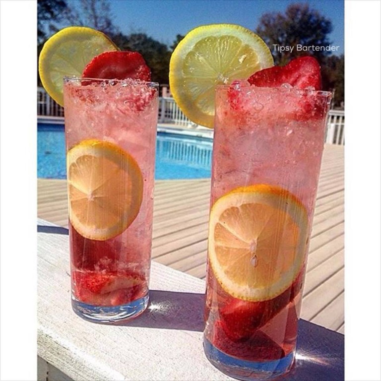 5 Moscato-Strawberry-Lemonade-Cocktail-1-768x768