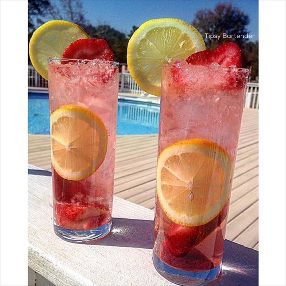 Moscato Strawberry Lemonade Cocktail