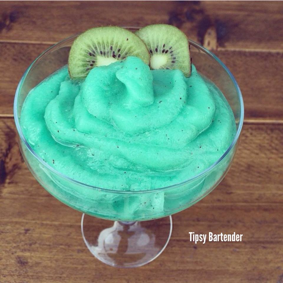 Kiwi Passionfruit Frozen Daiquiri – Top Shelf Pours