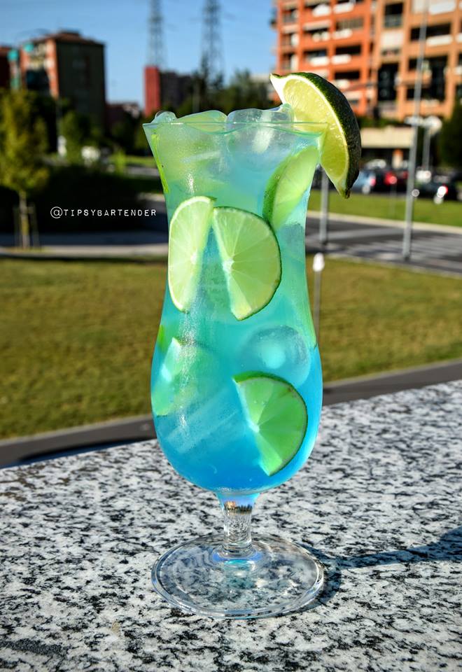 Blue Peach on the Beach Cocktail